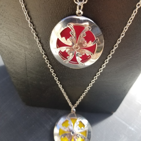 Set of 2 Flower Diffuser Lockets - Picture 5 of 5